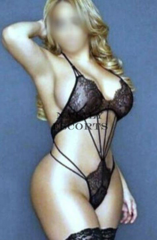 זהירות, יש לה שדיים יפים, מעסה אותם.