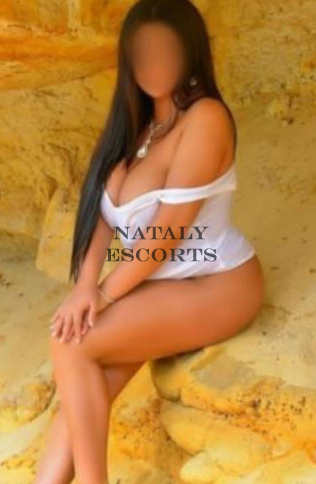 זהירות, יש לה שדיים יפים, מעסה אותם.