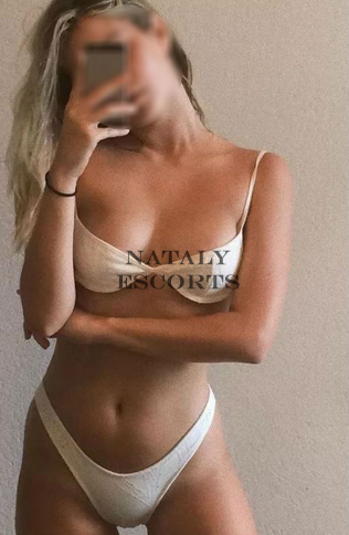 יש גוף אתלטי, אוהב אנשים, מעולה