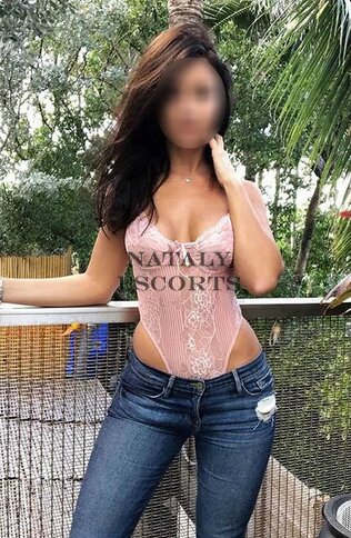 מסתורי, כנה ויפה מראה