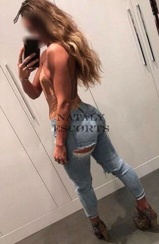 מסתורי, כנה ויפה מראה