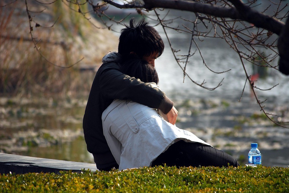 פנק את עצמך בערב לבדך.